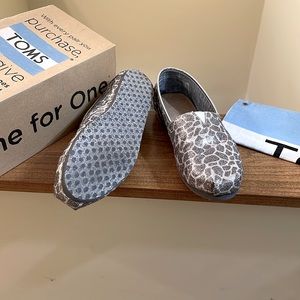 Toms Loafers in Sparkling Giraffe Print